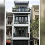 Cửa nhôm kính ban công nhà phố tại Long Biên