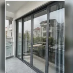 Góc nhìn mặt tiền và khu vực lắp đặt chính Cửa nhôm kính tại Hai Bà Trưng, Hà Nội