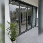 Khu vực ray, bản lề hoặc điểm liên kết chính Cửa nhôm kính tại Hai Bà Trưng, Hà Nội