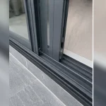 Góc nhìn ngang thể hiện độ thẳng và cân đối Cửa nhôm kính tại Hai Bà Trưng, Hà Nội