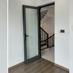 Khu vực ray, bản lề hoặc điểm liên kết chính Cửa nhôm Xingfa tại Ba Đình, Hà Nội