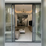 Cửa nhôm Xingfa lấy sáng cho phòng khách nhà phố