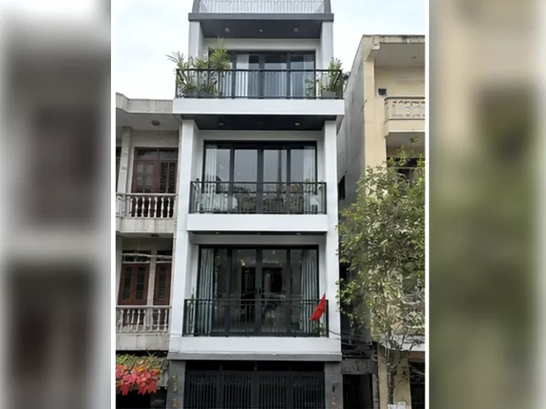 Công trình cửa nhôm Xingfa vân gỗ tại Long Biên