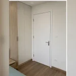 Tay nắm cửa nhựa lõi thép màu trắng tại căn hộ