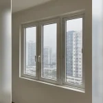 Góc nhìn mặt tiền và khu vực lắp đặt chính Cửa nhựa lõi thép tại Gia Lâm, Hà Nội