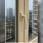 Khu vực ray, bản lề hoặc điểm liên kết chính Cửa nhựa lõi thép tại Gia Lâm, Hà Nội