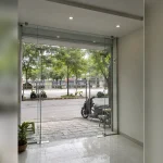 Chi tiết tay nắm, khóa hoặc phụ kiện vận hành Mái kính cường lực tại Cầu Giấy, Hà Nội