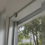 Góc nhìn ngang thể hiện độ thẳng và cân đối Mái kính cường lực tại Cầu Giấy, Hà Nội