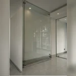 Cửa kính tích hợp trong hệ vách kính mặt tiền