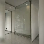 Khu vực ray, bản lề hoặc điểm liên kết chính Vách tắm kính cường lực tại Thanh Trì, Hà Nội