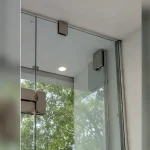Chi tiết hoàn thiện cuối cùng của công trình Vách tắm kính cường lực tại Thanh Trì, Hà Nội